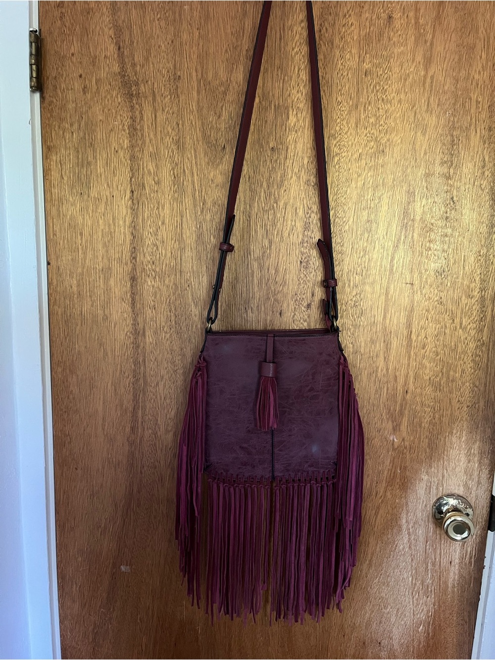 GORGEOUS BURGUNDY LEATHER FRINGED HANDBAG